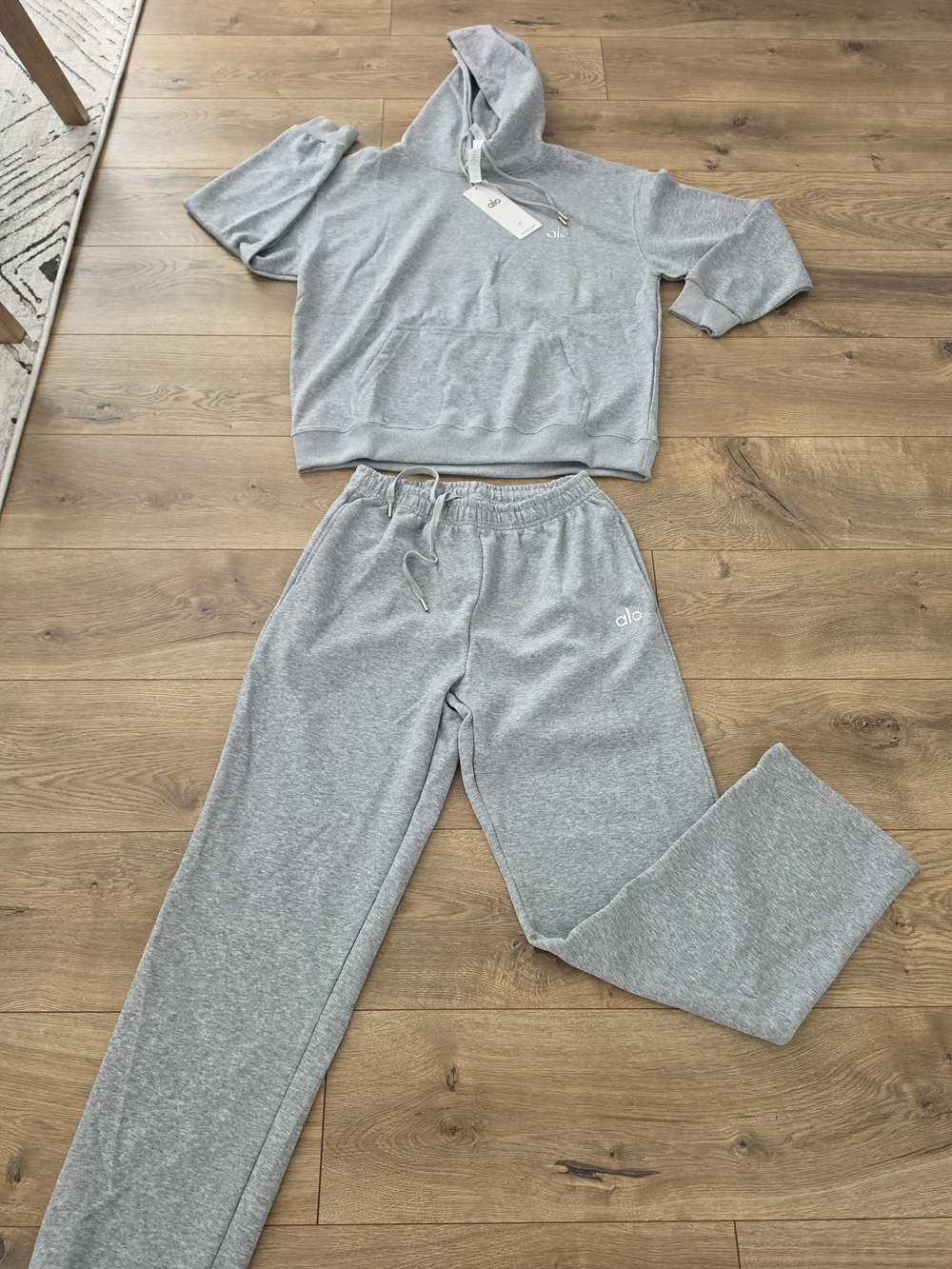 ALO Yoga Light Gray Hoodie & Jogger Set - Picture 3 of 6